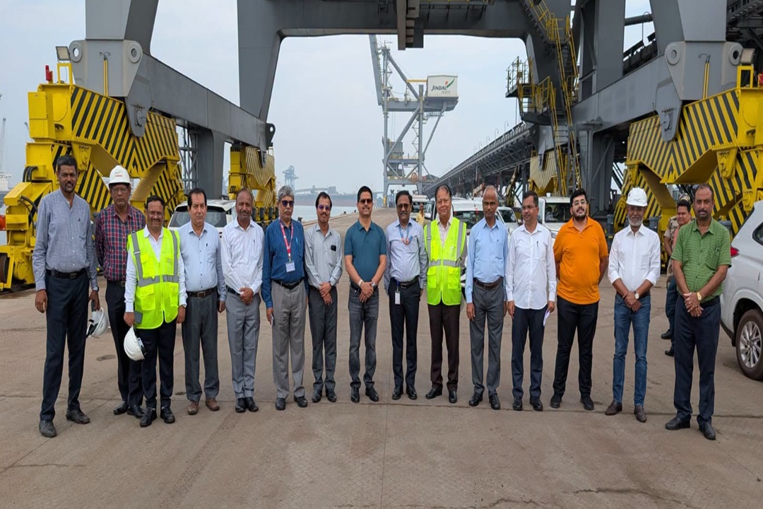 PPA चेयरमैन ने JPPL बर्थ पर वेस्टर्न डॉक टर्मिनल की प्रगति की समीक्षा की, और परिचालन दक्षता तथा मशीनीकरण पर जोर दिया।